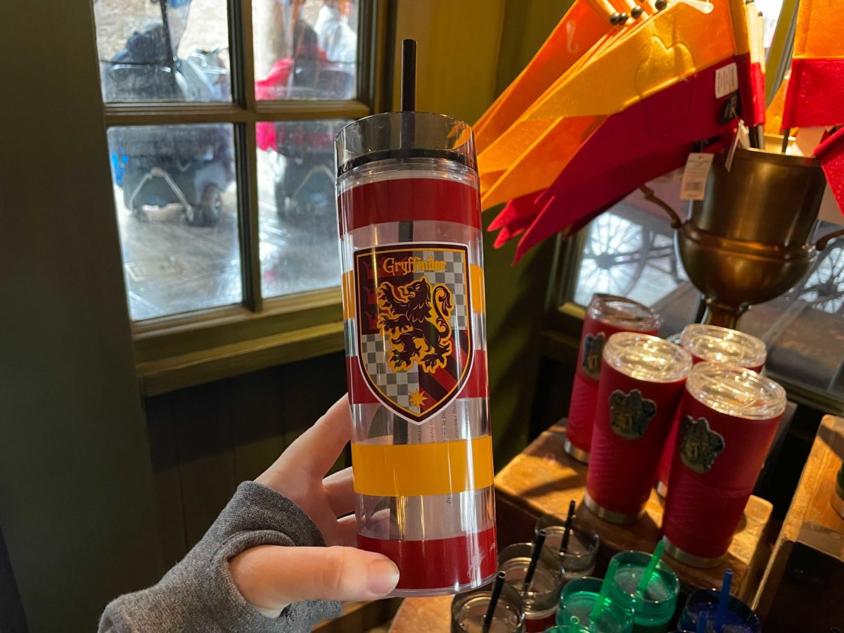 hogwarts-house-sippers-travel-mugs-12-2752567