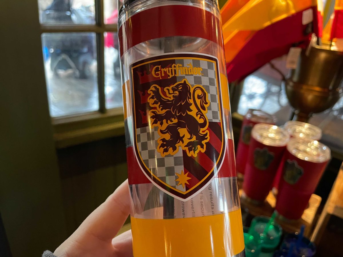 hogwarts-house-sippers-travel-mugs-13-5501618