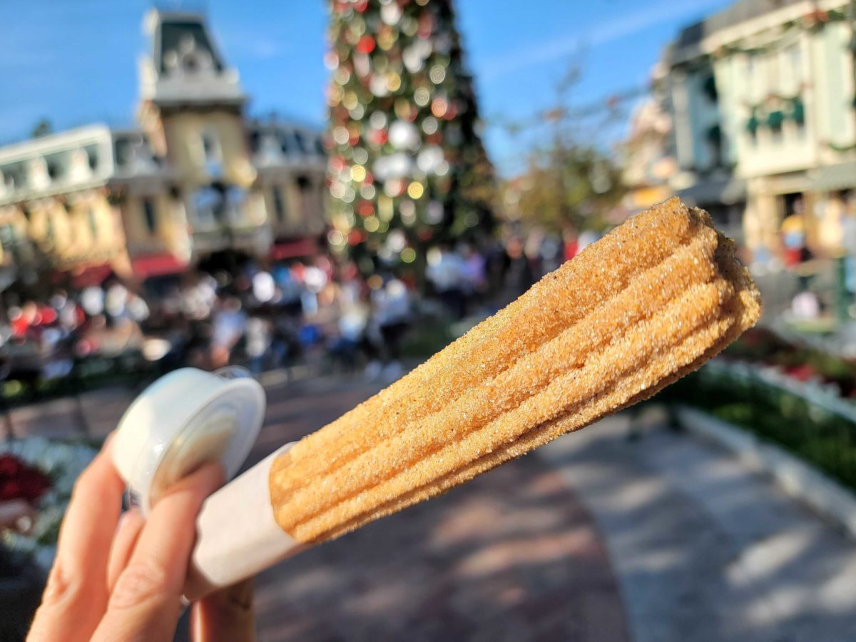 REVIEW New Holiday Cookie Churro Delivers Holiday Theme, Basic Taste