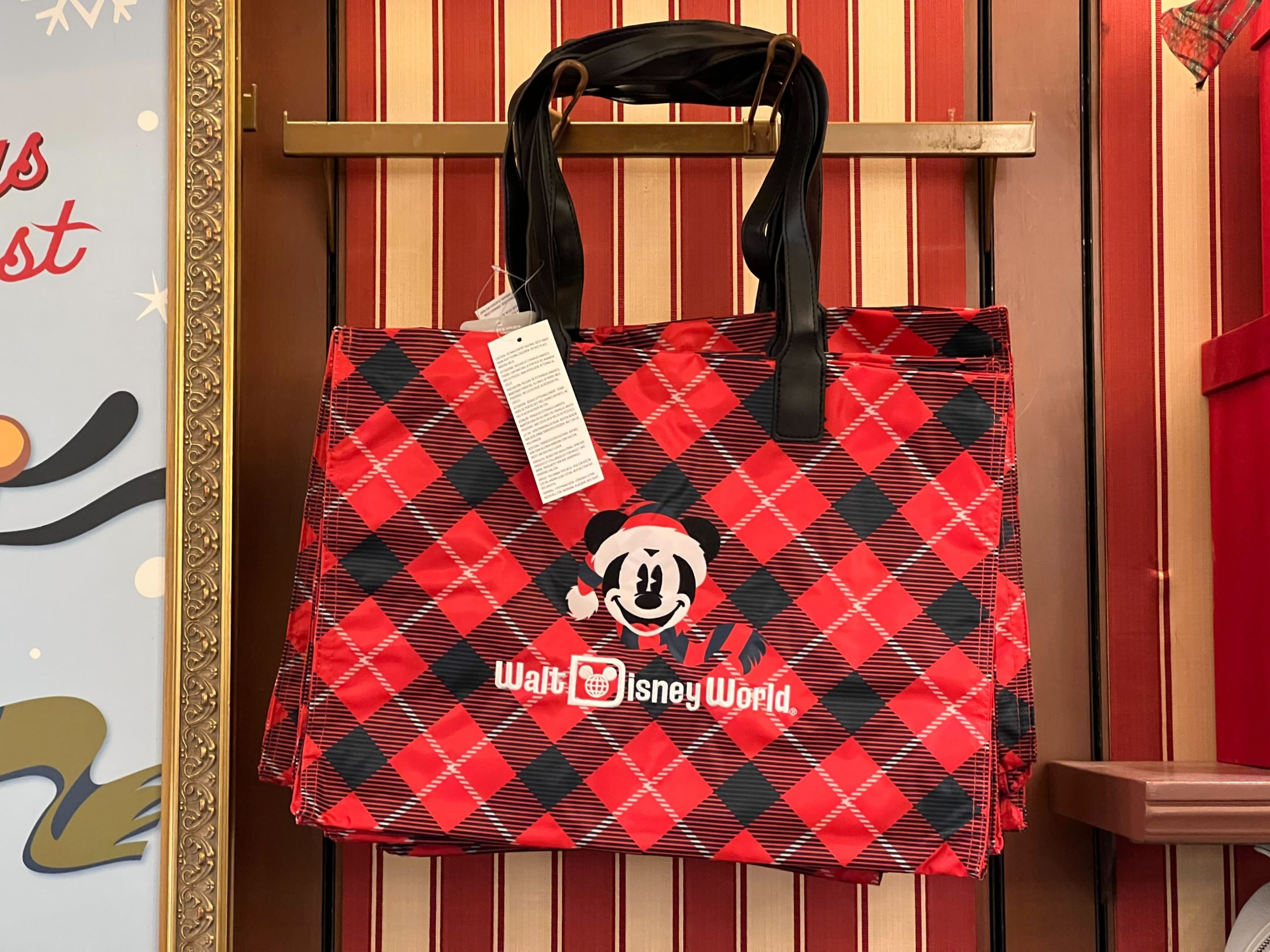 Details about   4 Disney Reusable Tote Bags Gift Bags Mickey and Pooh Christmas Holiday New 