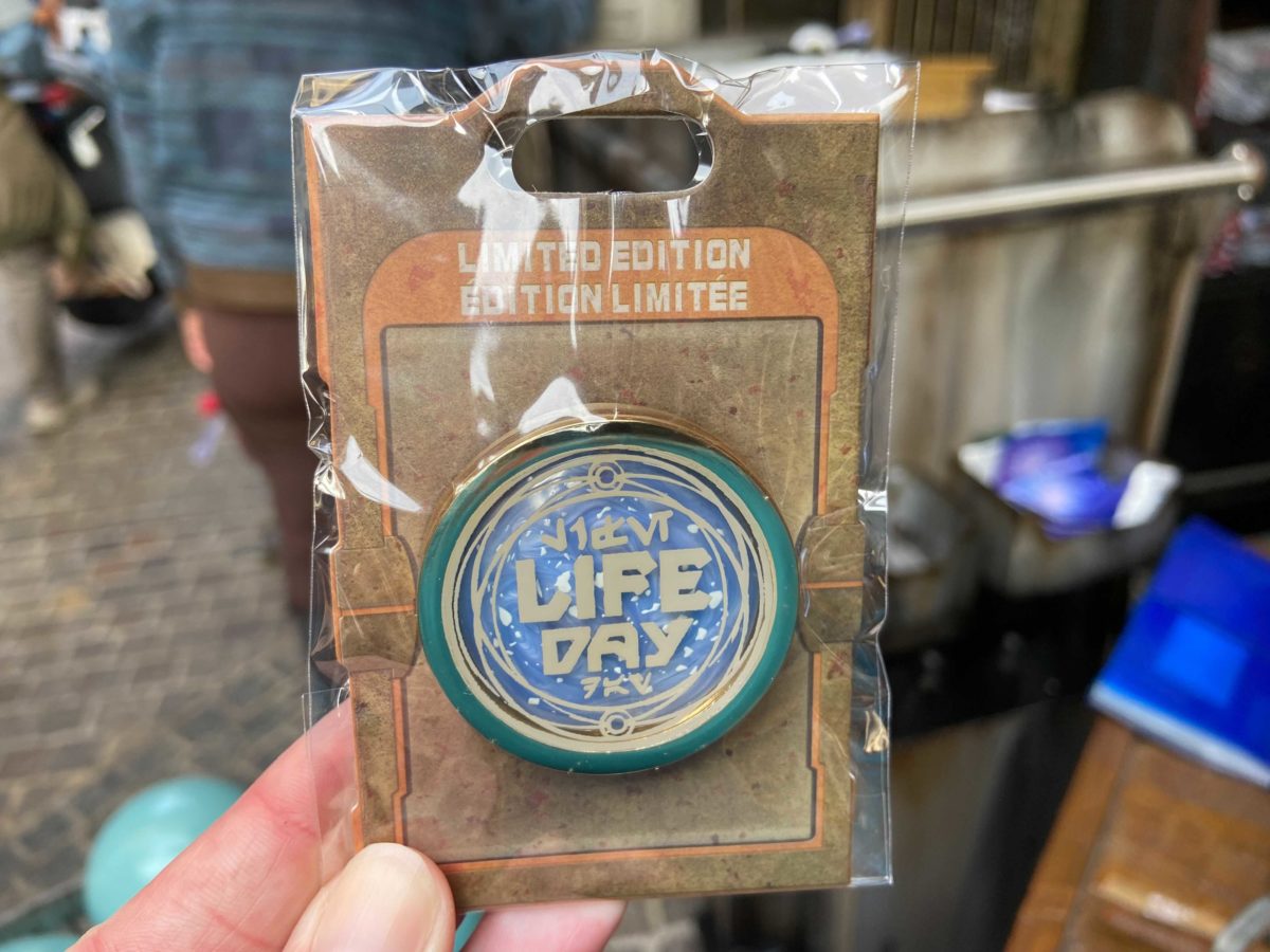 life-day-limited-edition-pin-dl-1
