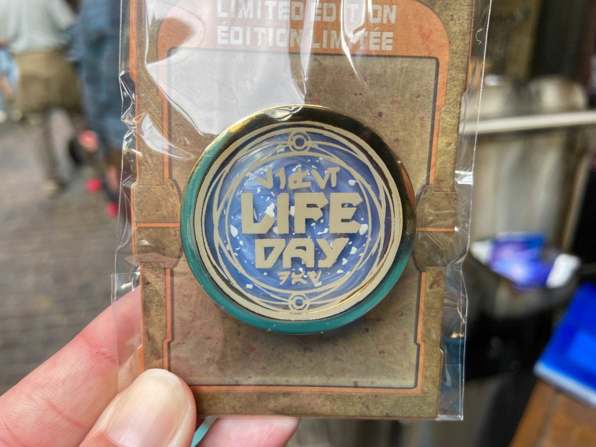 life-day-limited-edition-pin-dl-2