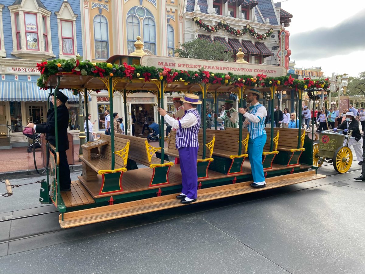 main-street-horse-drawn-trolley-christmas-decorations-7-3884006