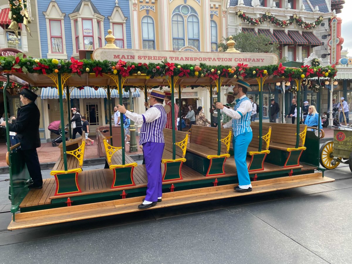 main-street-horse-drawn-trolley-christmas-decorations-8-8898211