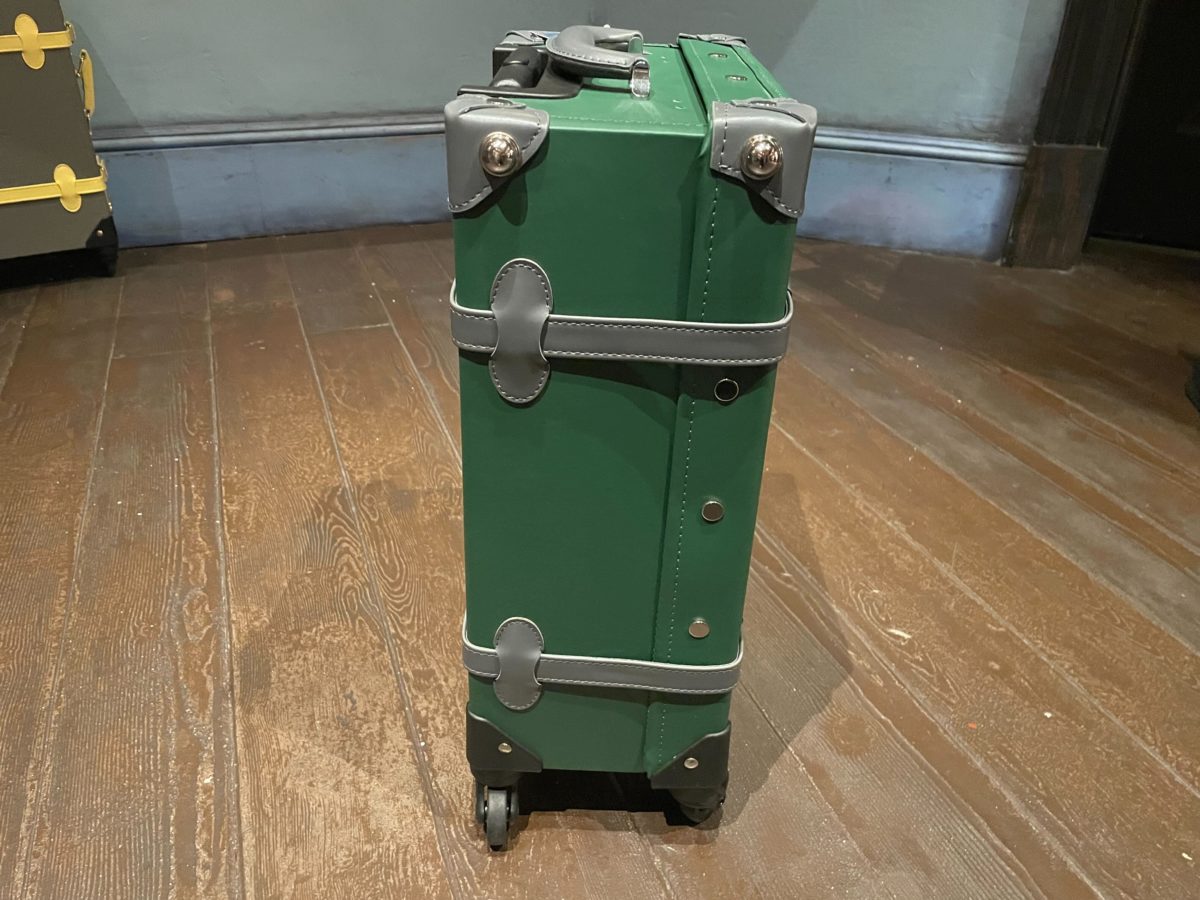 slytherin-suitcase-5