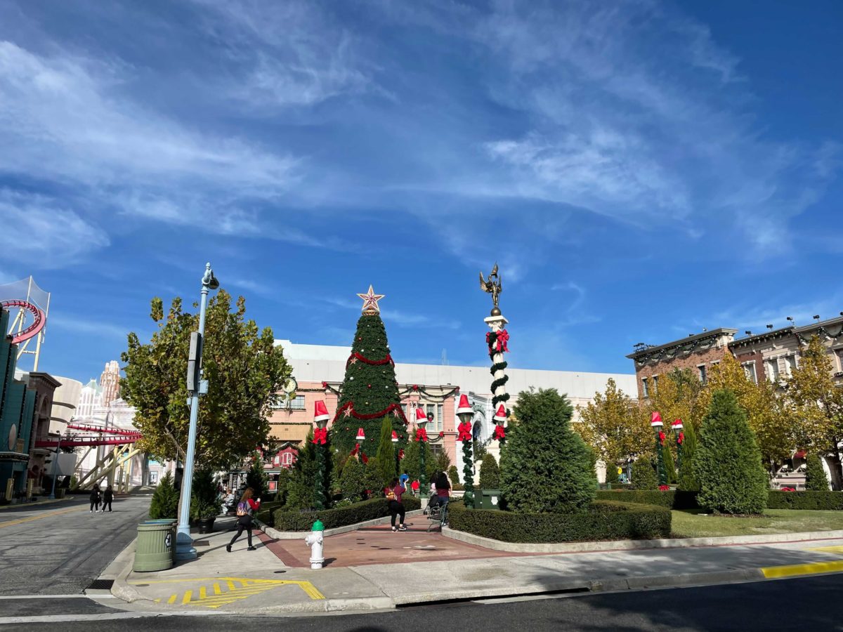 universal-christmas-tree-tribute-store-0-9211899