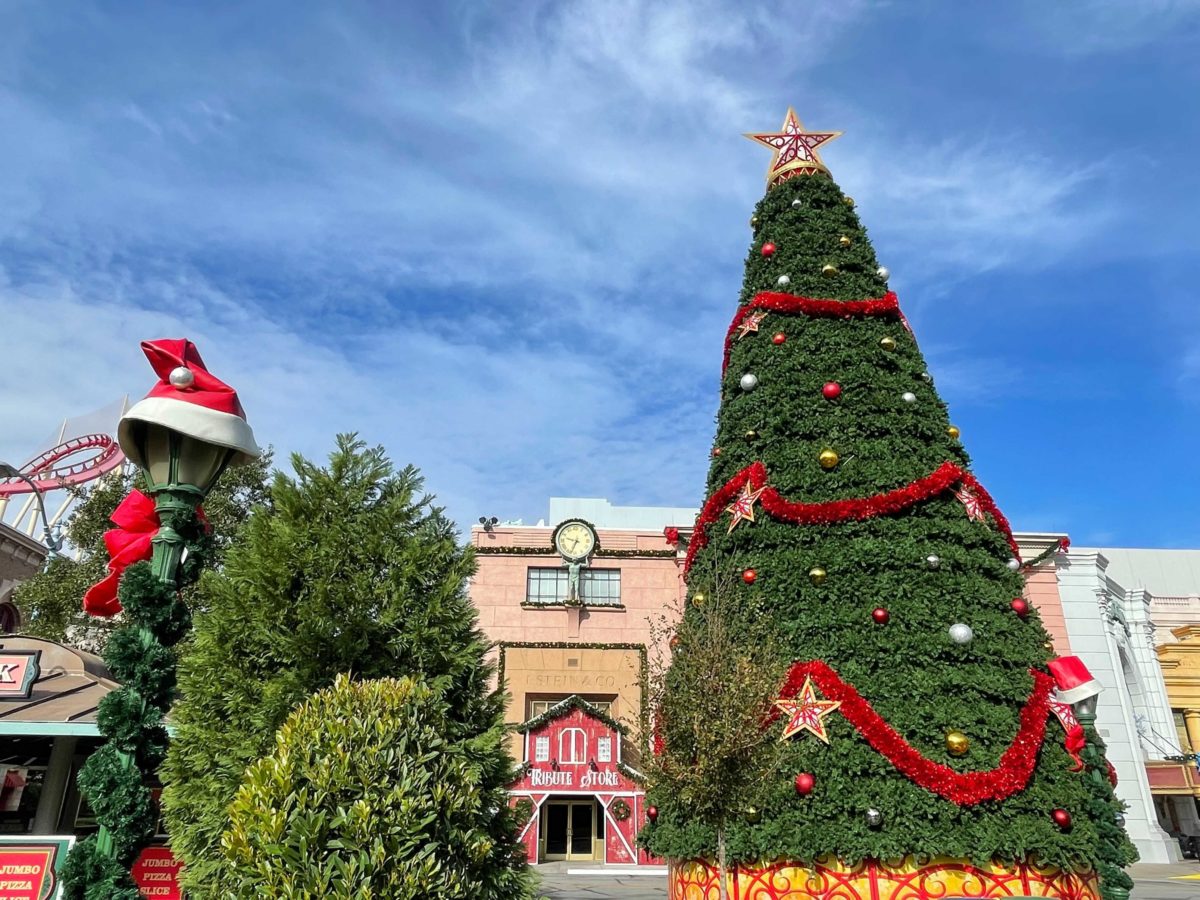 universal-christmas-tree-tribute-store-14-4004688