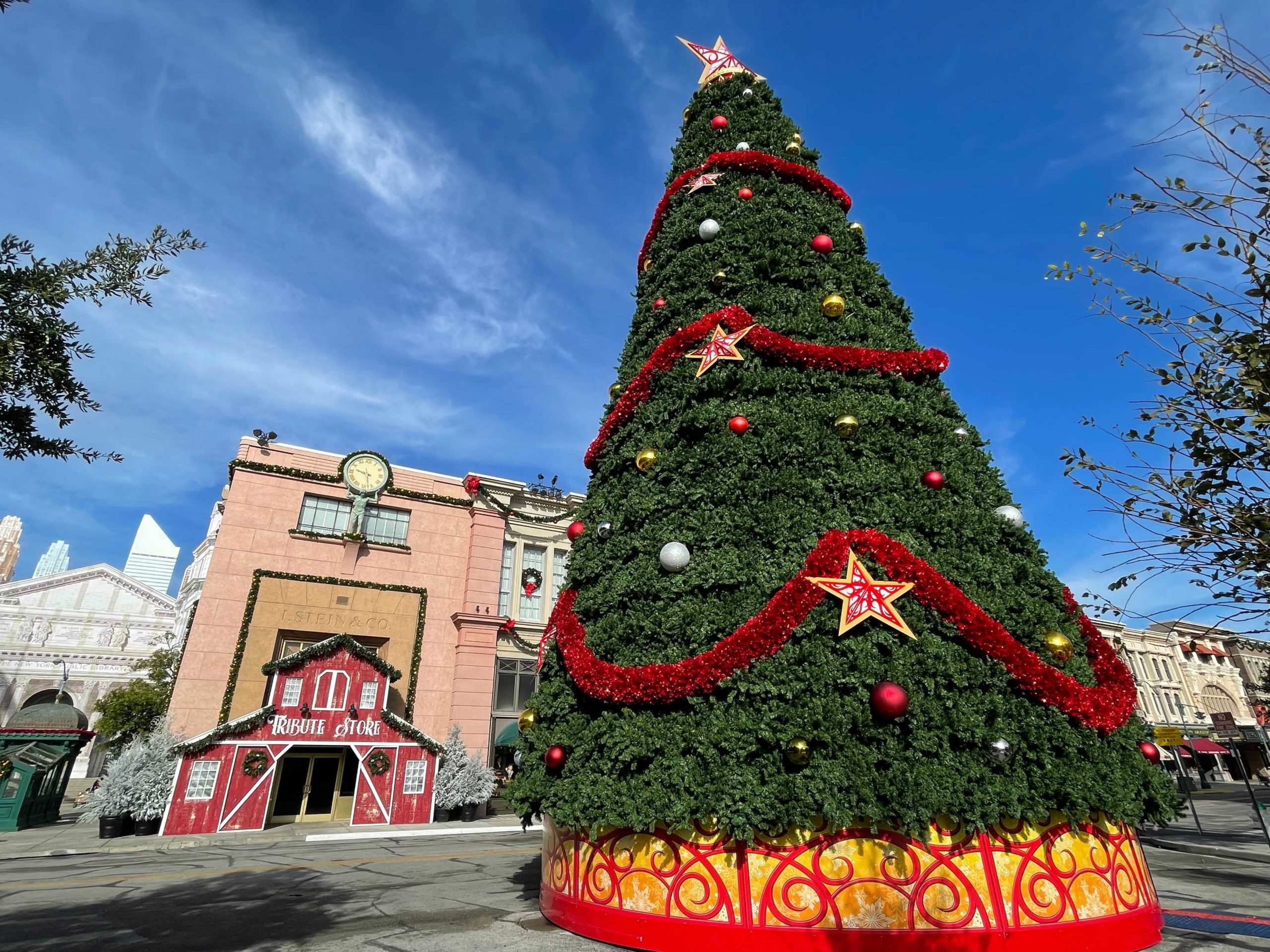 PHOTOS Christmas Tree and Holiday Tribute Store Receive More