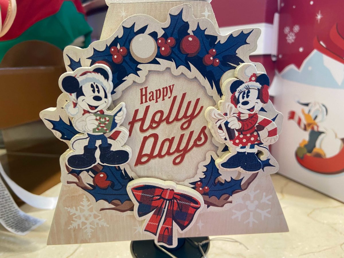 Disney Store Mickey and Friends Walt's Holiday Lodge Gift Box with