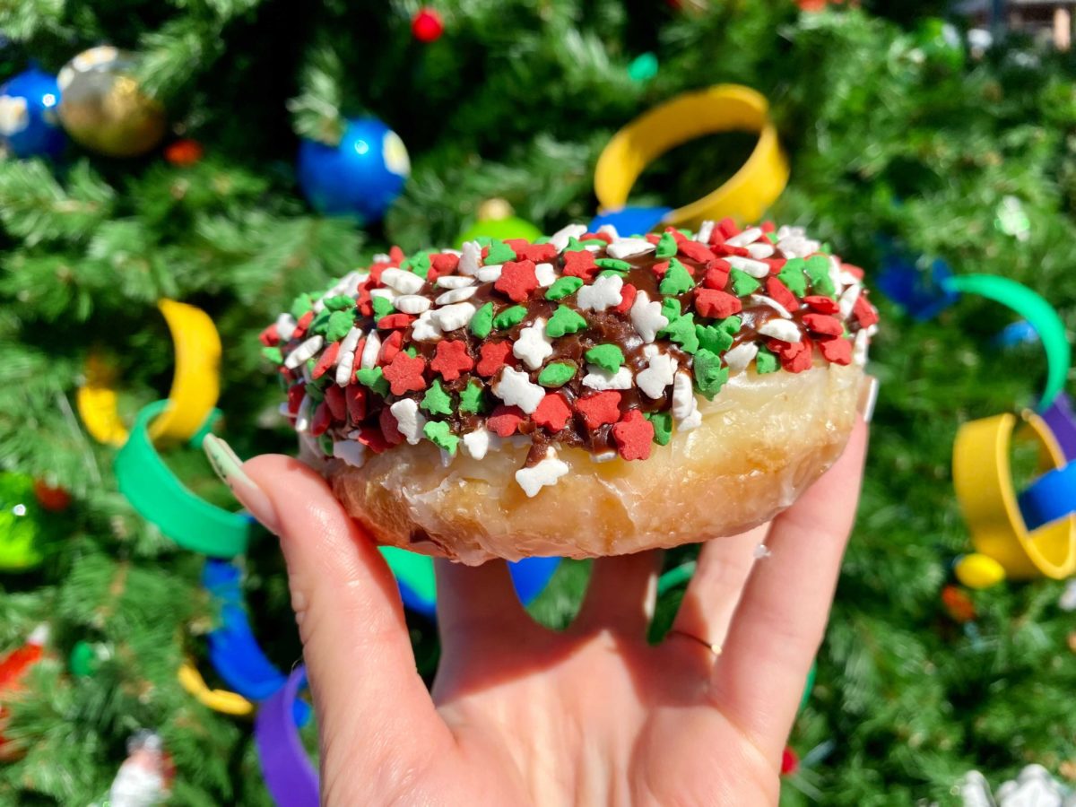 everglazed-holiday-donuts-3-9467114