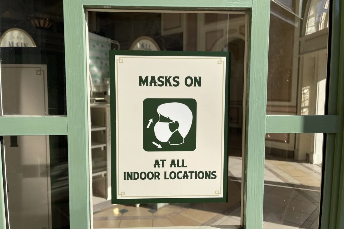 face-masks-required-indoors-returns-detail-magic-kingdom-07302021-7838308-scaled-7223669