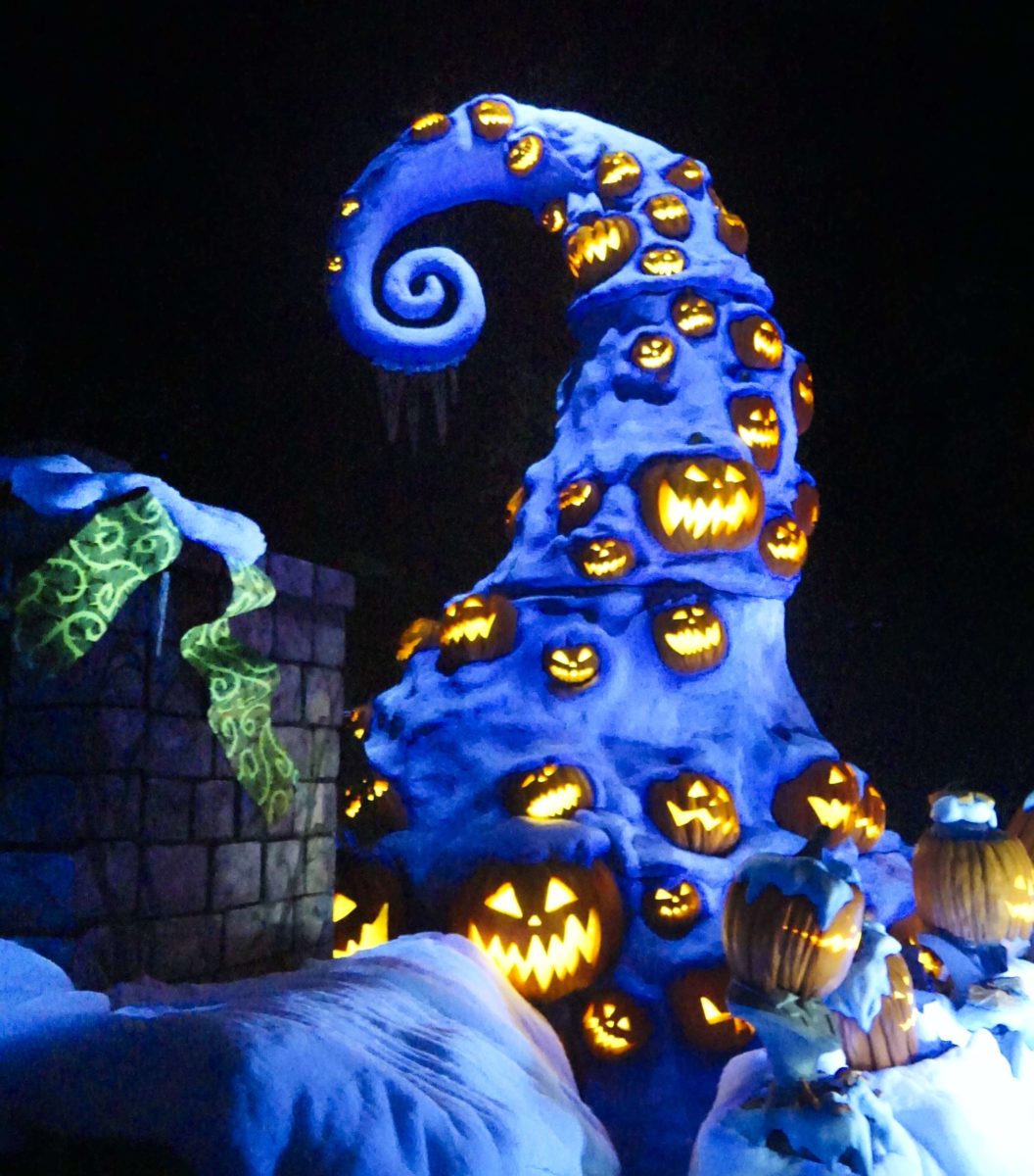 haunted-mansion-holiday-spiral-hill-pumpkins-stock