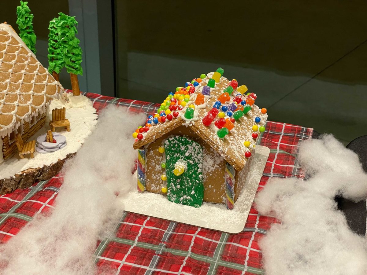 uor_cabanabaygingerbreadhouses2021_19