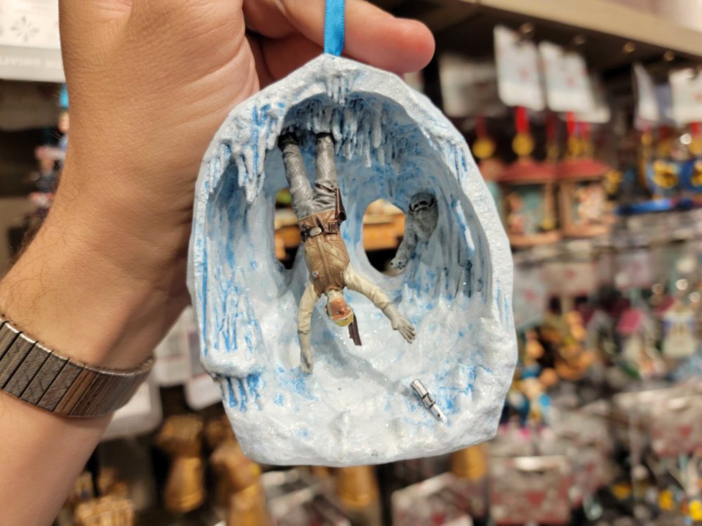 luke-vs-wampa-ornament_134615-8857334