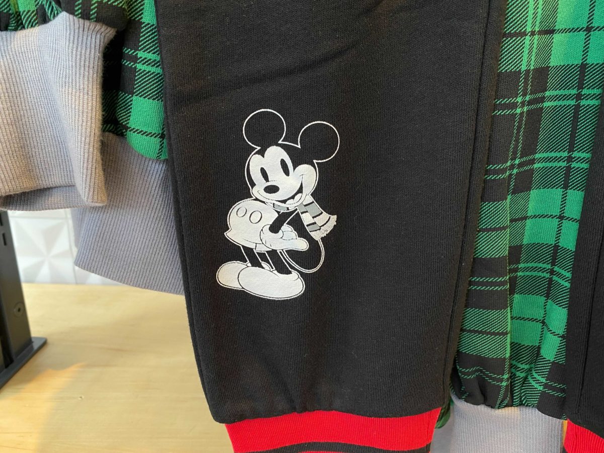 mickey-mouse-holiday-sweatpants-5