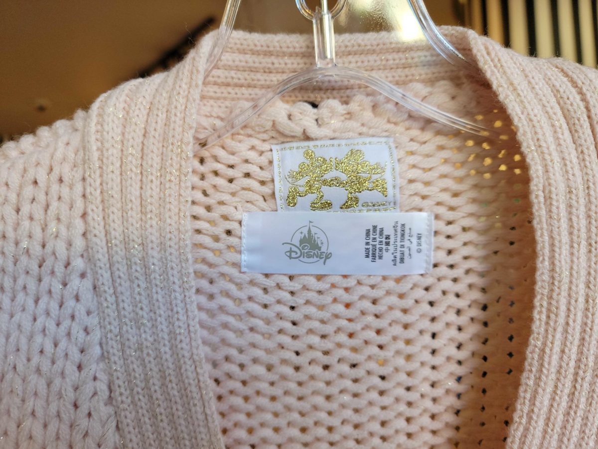 pink-sweater_135055-6197585