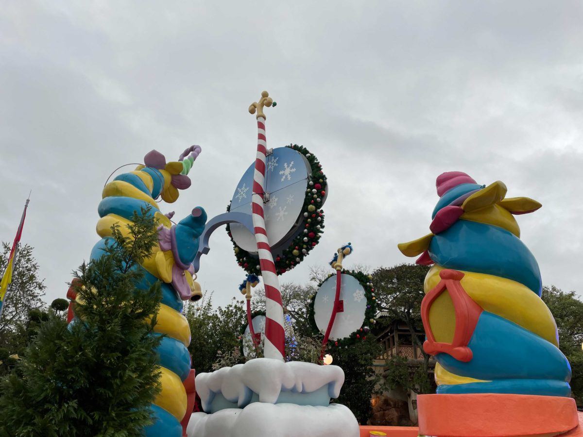 seuss-landing-holiday-arch-missing-11