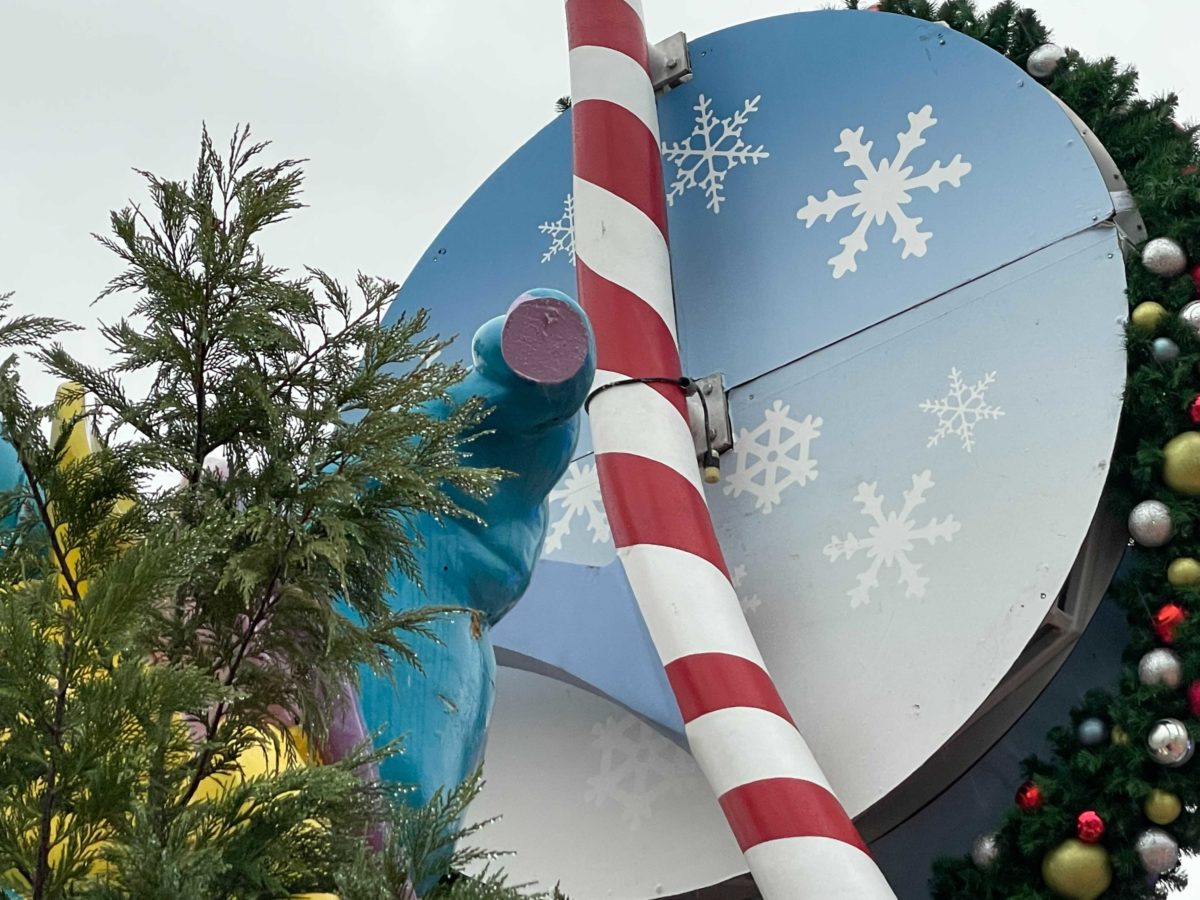 seuss-landing-holiday-arch-missing-16