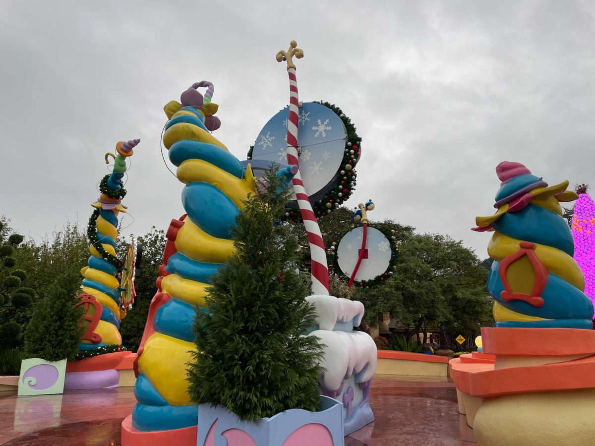 seuss-landing-holiday-arch-missing-17