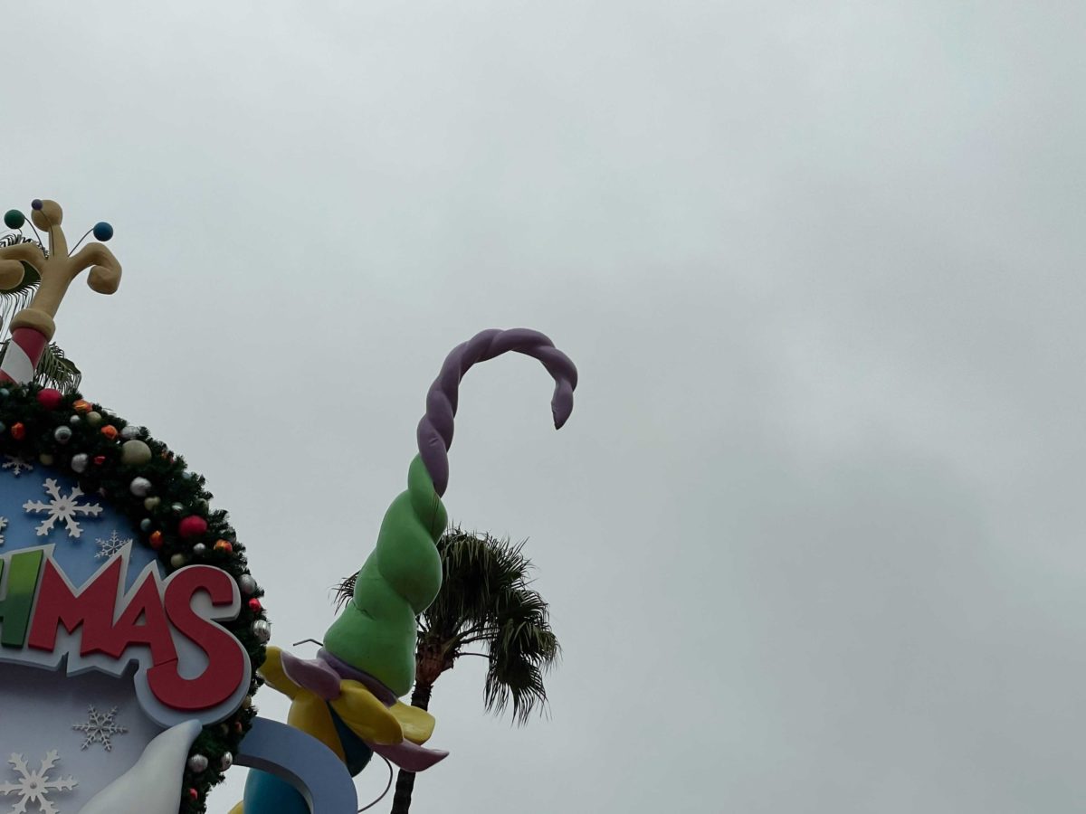 seuss-landing-holiday-arch-missing-18
