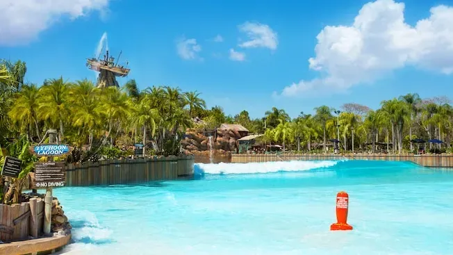 typhoon-lagoon-surf-pool-gallery06-b-8189363-2550446-1599290