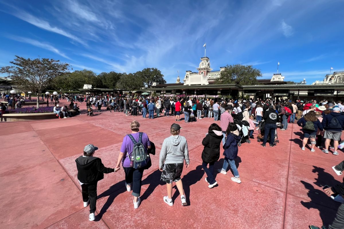 Magic Kingdom Afternoon Entrance Crowds 1 24 2022