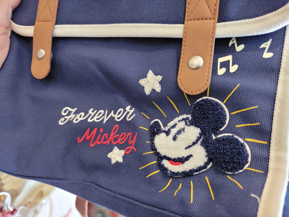 front-patch-detail-mickey-backpack-3299783