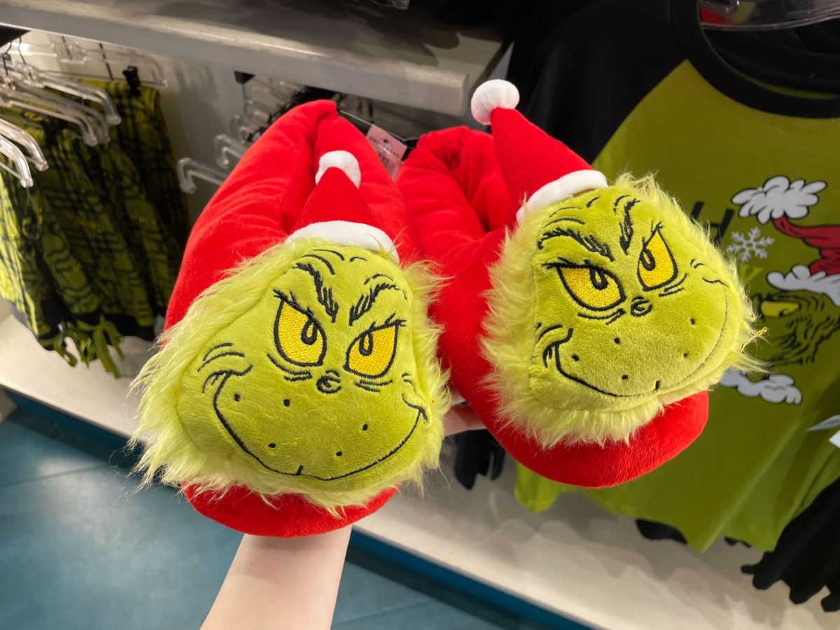 grinch-slippers-1-5181043