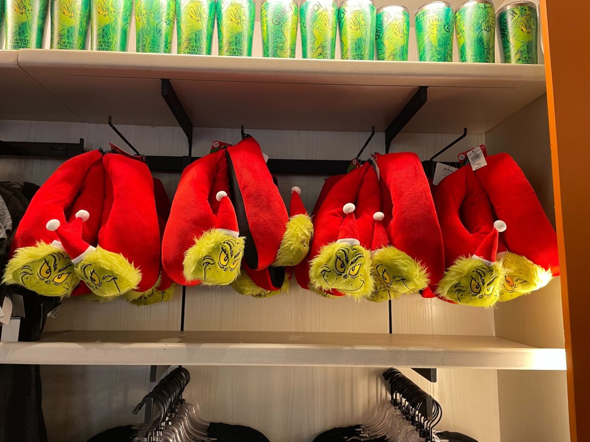 grinch-slippers-1-9662787
