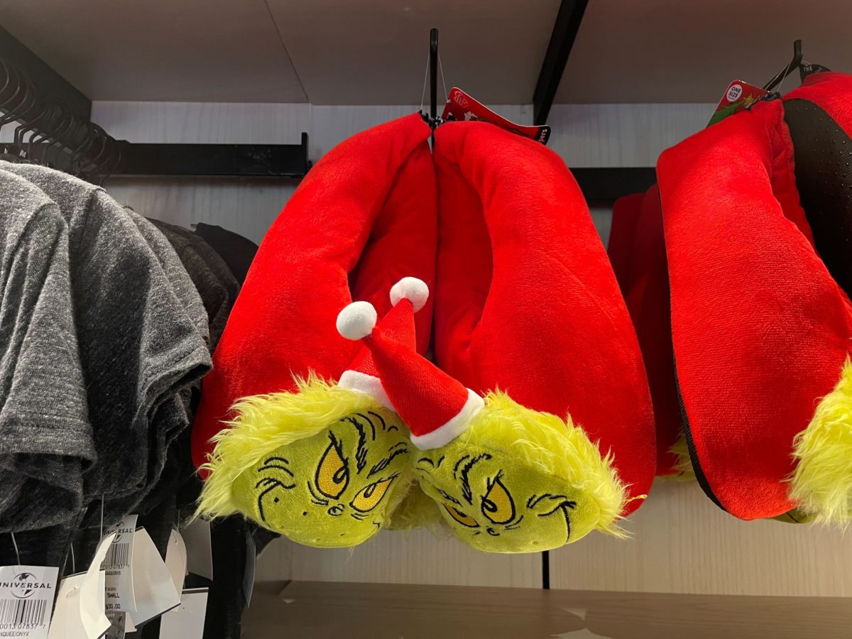 grinch-slippers-2276366