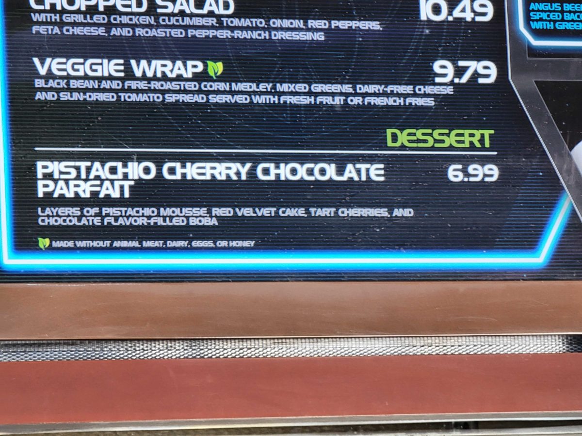 pistachio-cherry-chocolate-parfait_143109-6583727