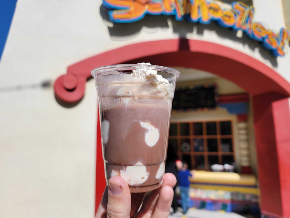 hot chocolate float in front of schmoozies!