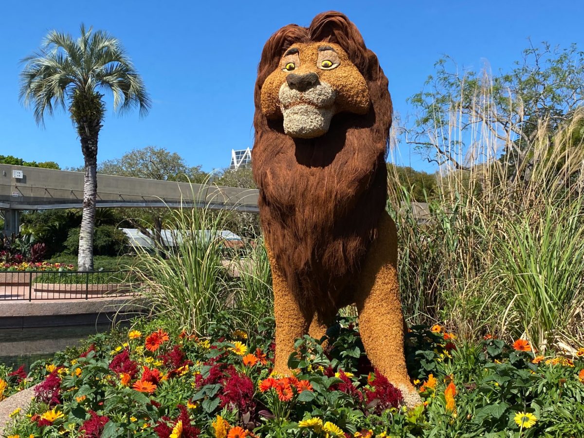 lion king topiary 3