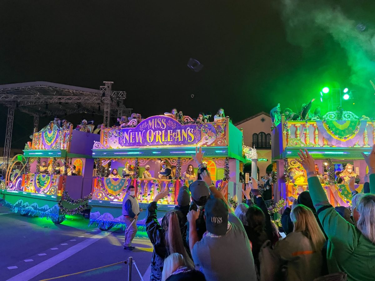 PHOTOS, VIDEO: 2022 Planet Mardi Gras Parade Lights Up Universal Studios Florida With New ...
