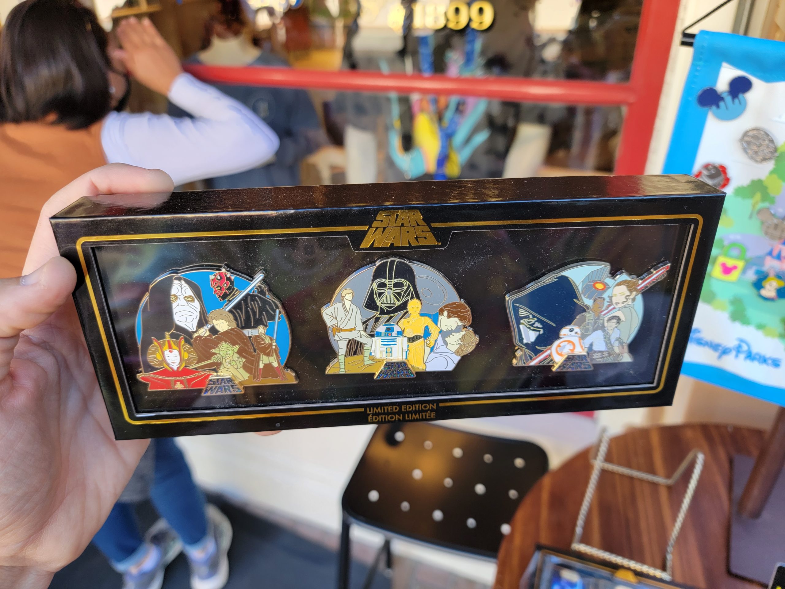 STAR WARS LIGHT SIDE & DARK SIDE 2 Disney Parks 4-Pin Sets on Card Trading Pins