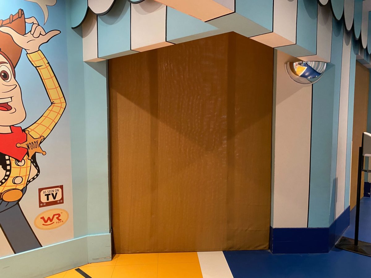 toy story store scrim 2