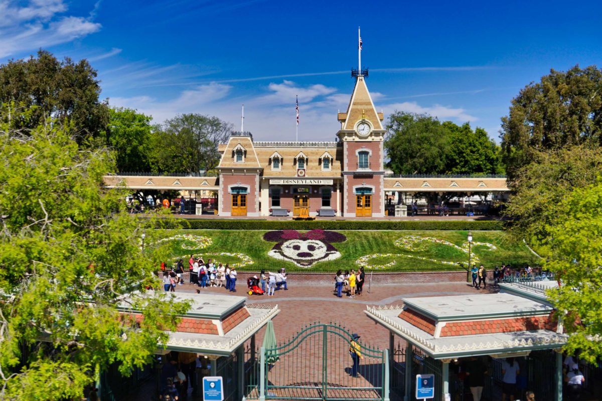 Disneyland Main Street Station Stock Minnie flower bed