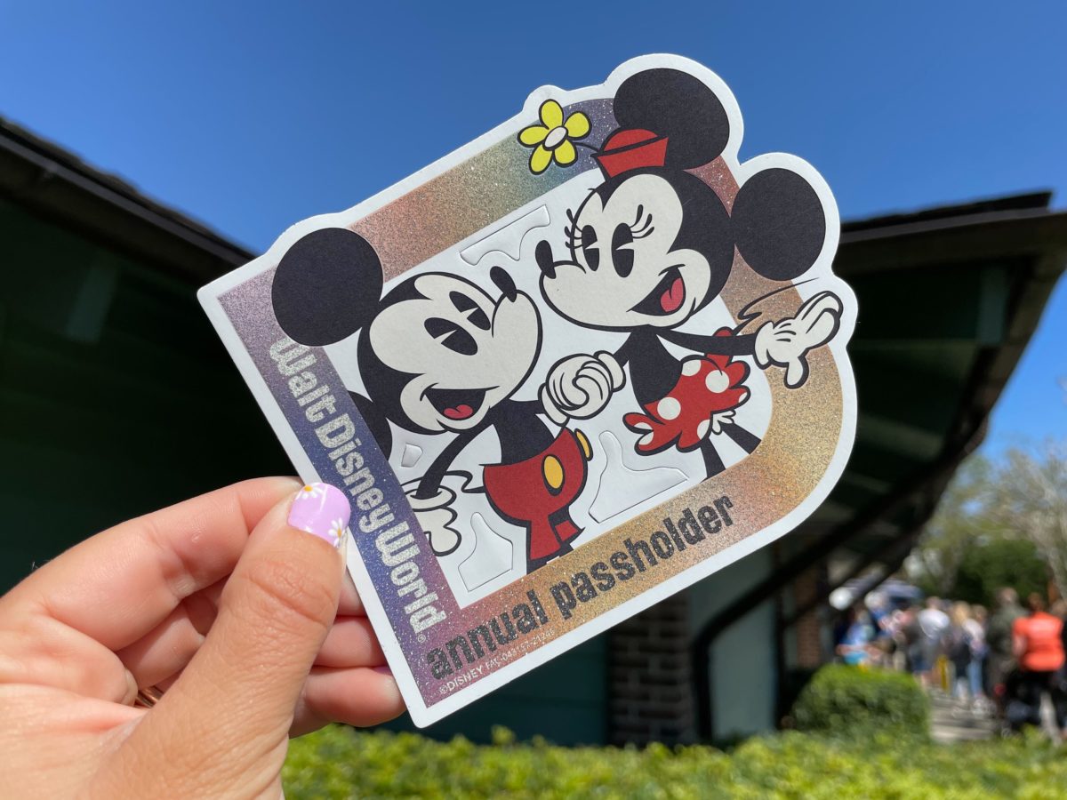 Mickey & Minnie Annual Passholder Magnet
