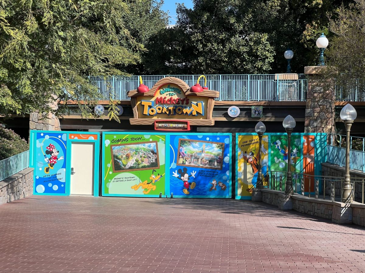 Mickey's Toontown Construction walls
