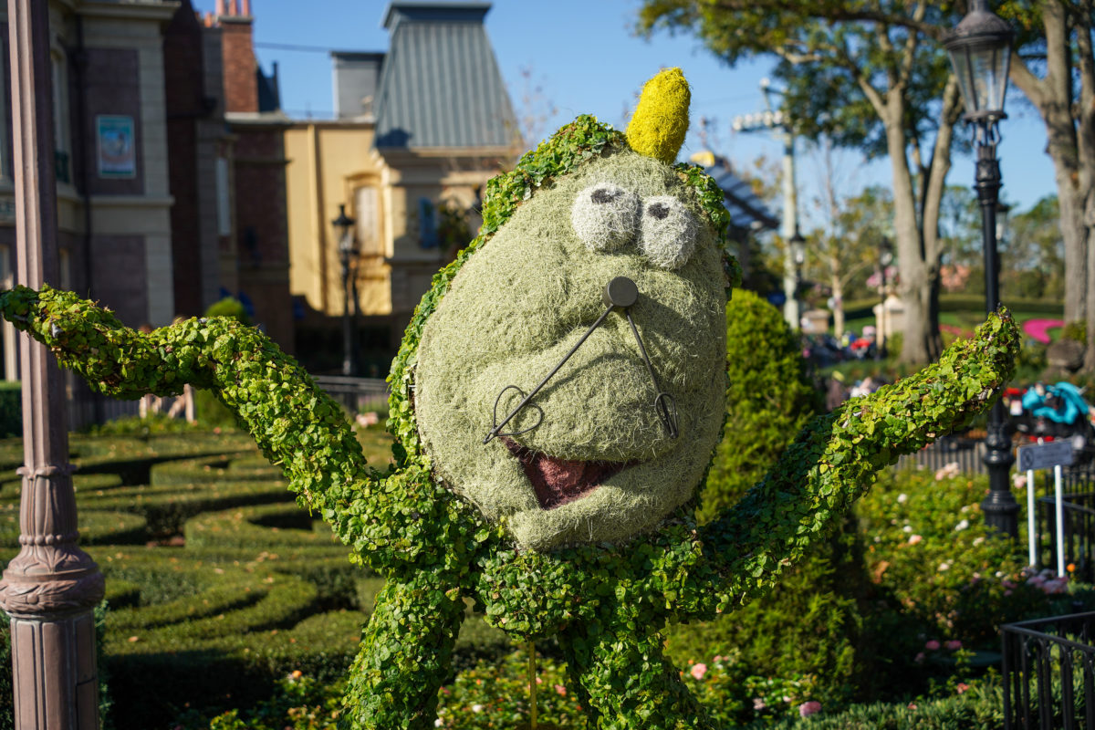 lumiere and cogsworth topiaries 4265