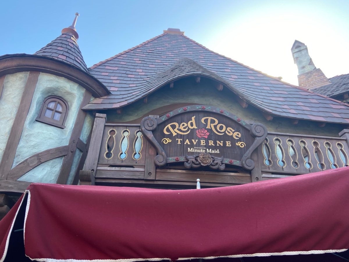 REVIEW: The Green Stuff from Red Rose Taverne at Disneyland a Yummy Twist  on a Classic Treat - WDW News Today
