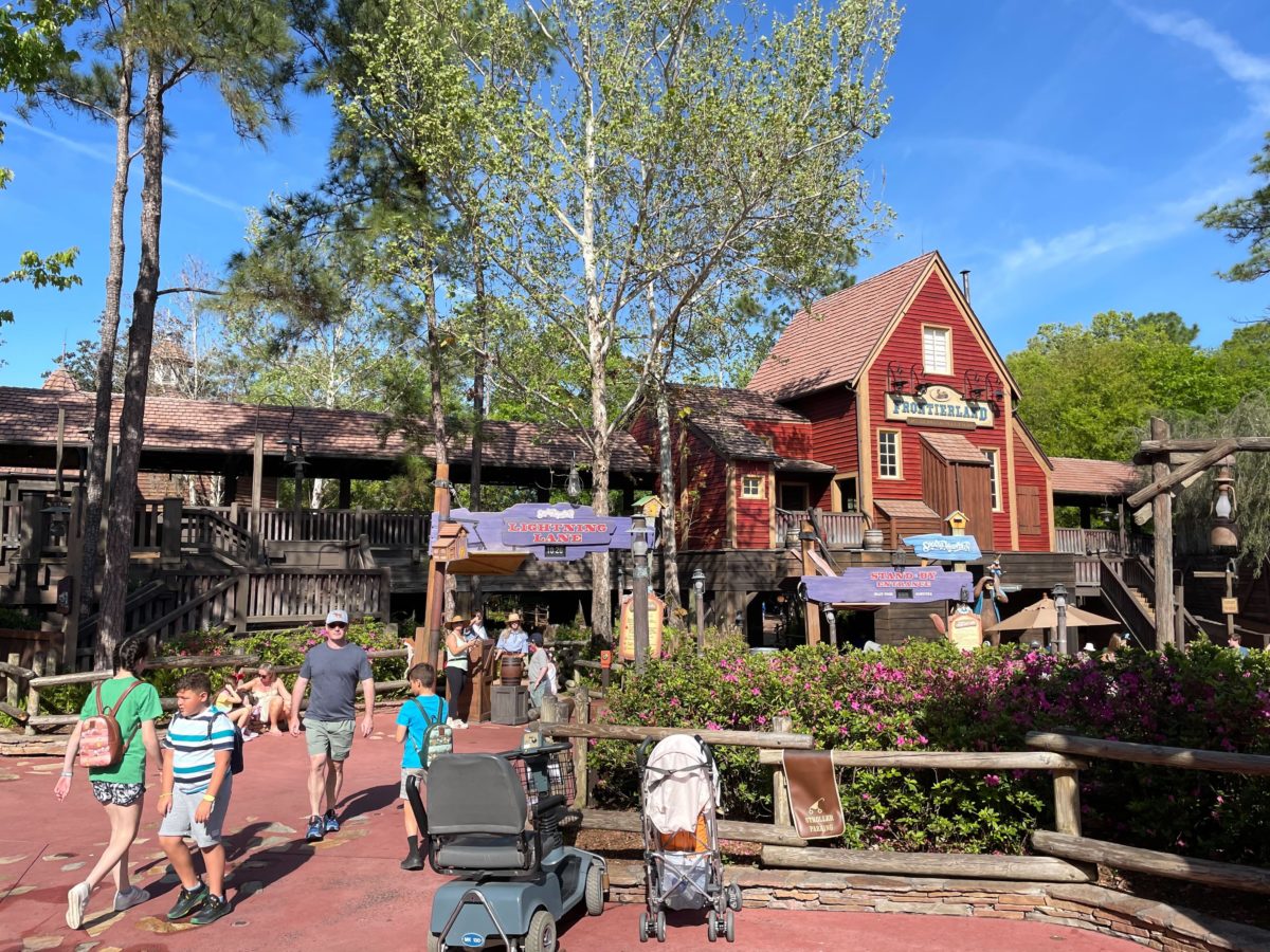 Details about   Disneyland & DCA Closing Week Guides & Program with Splash Mountain March 2020