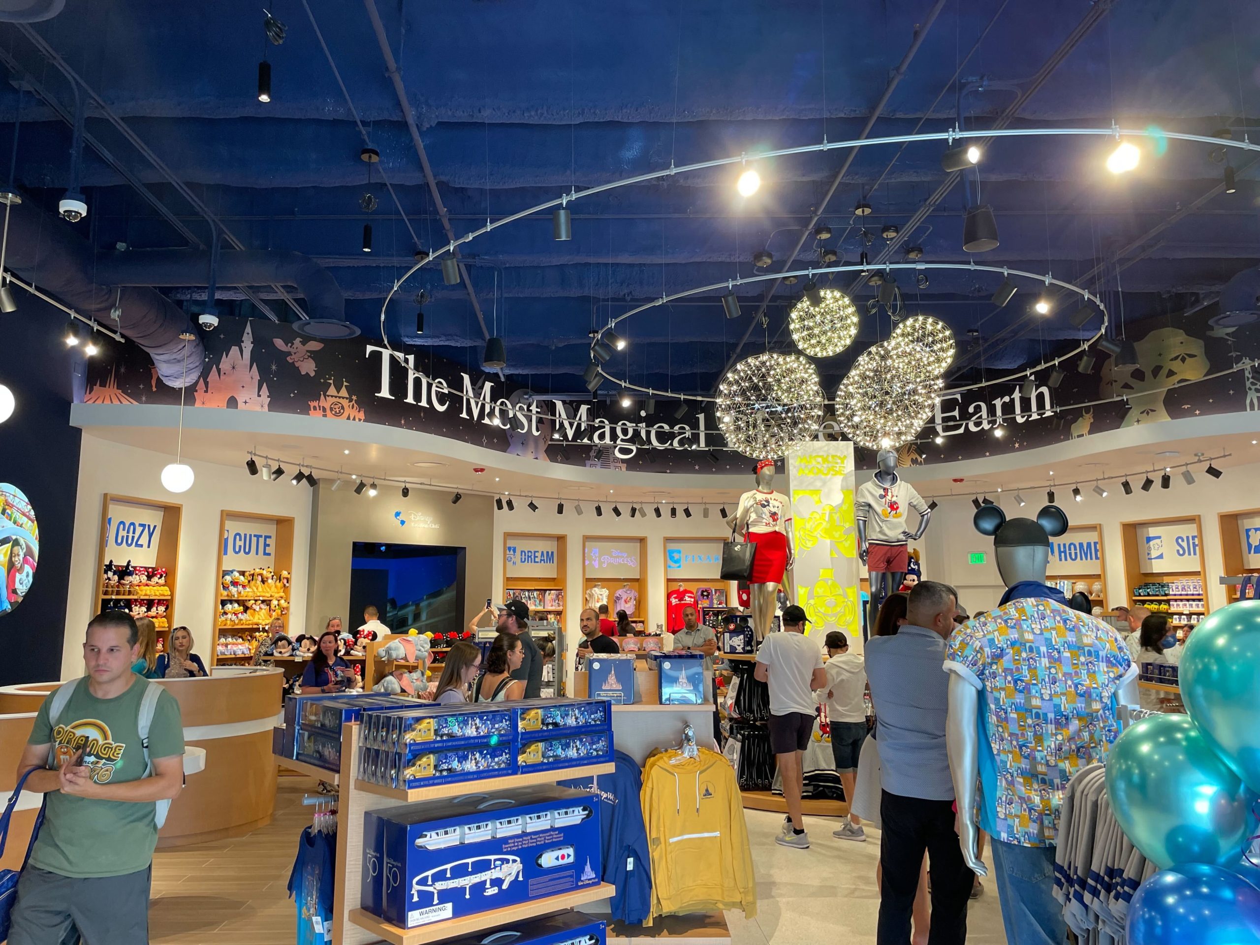 Walt Disney World store 1 scaled