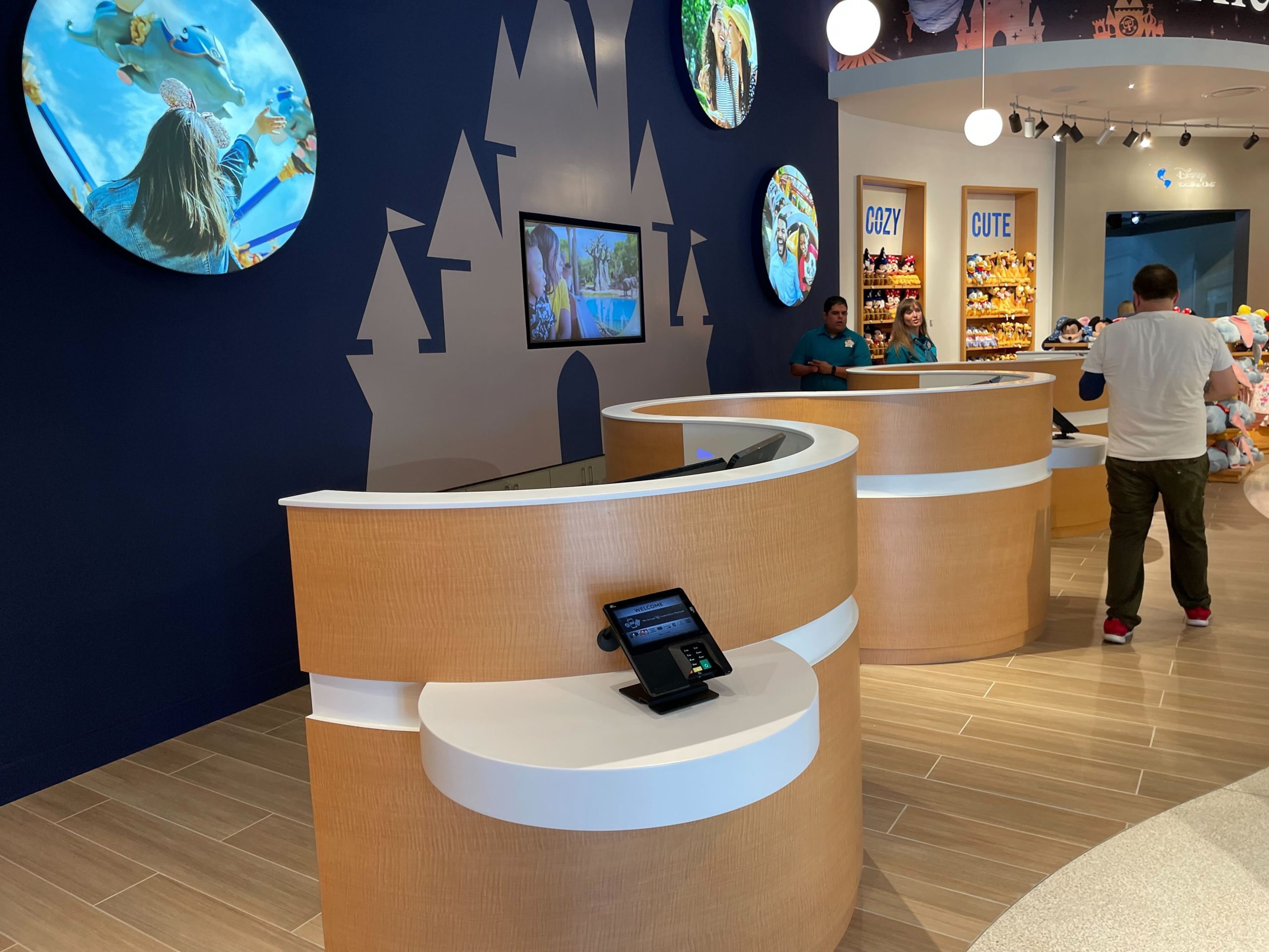 Walt Disney World store 11 scaled