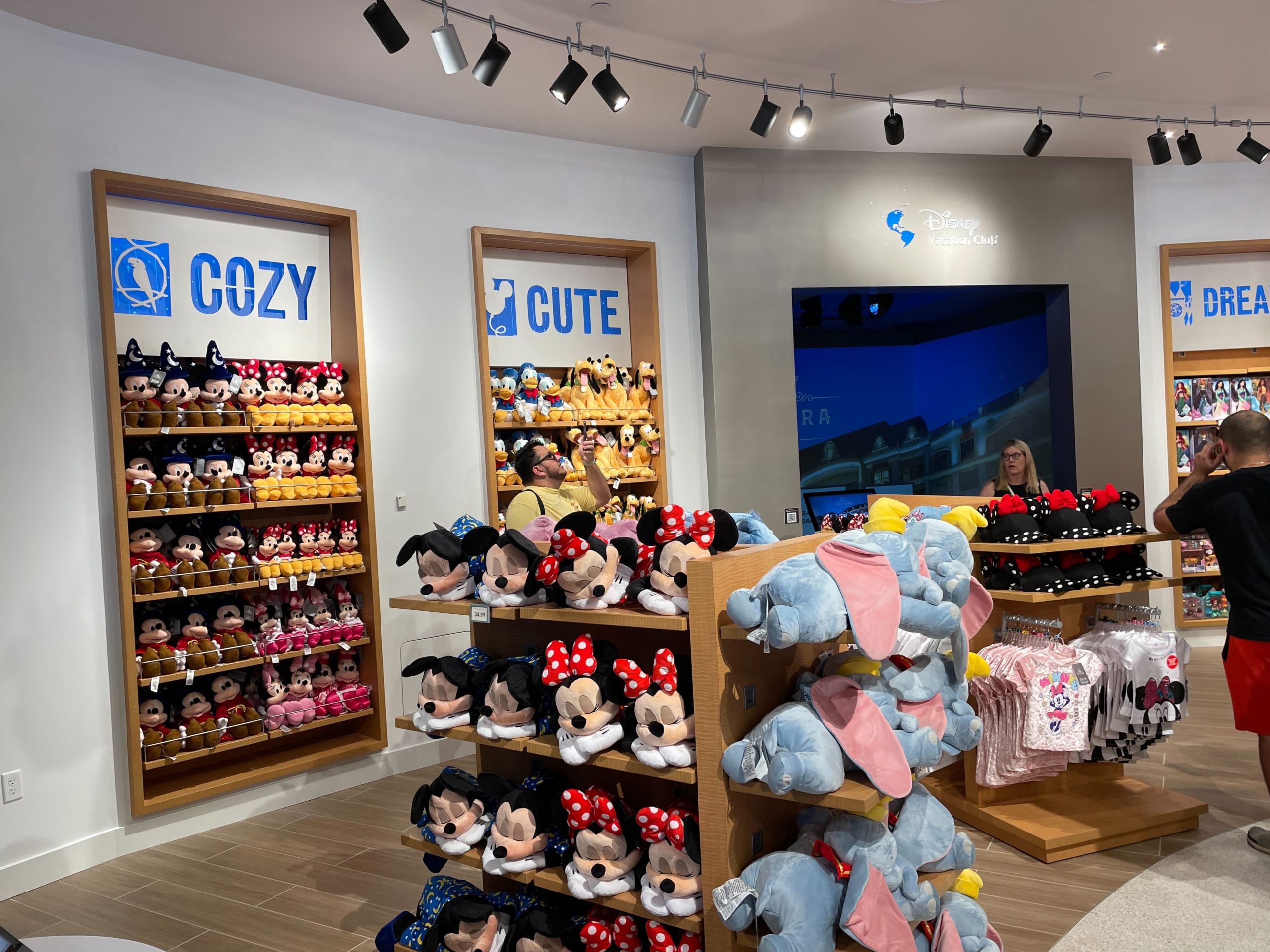 Walt Disney World store 21 scaled