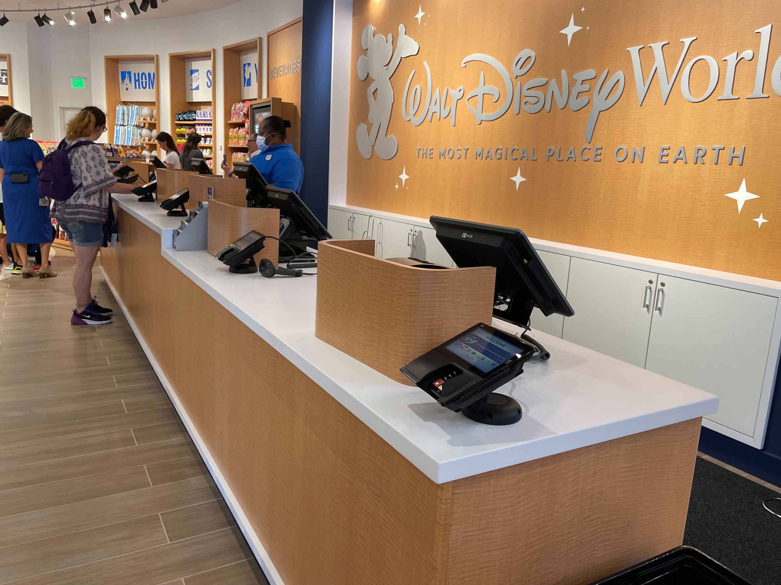 Walt Disney World store 33 scaled