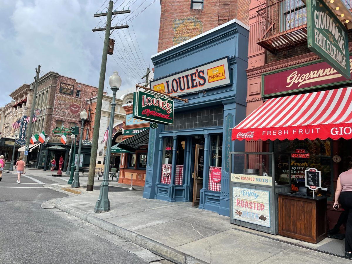 louies bar and grill 4
