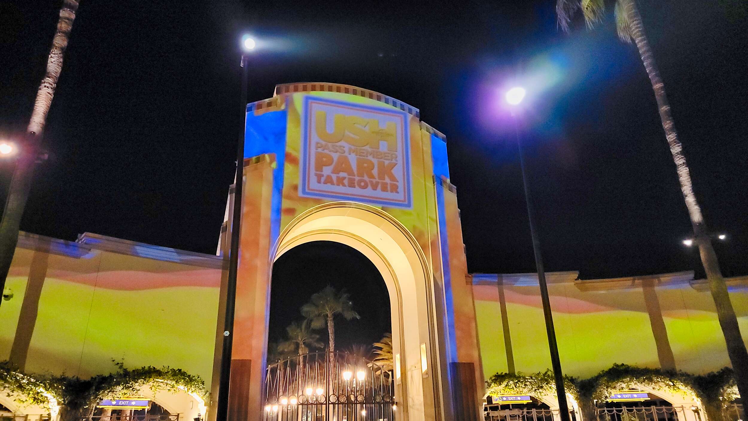 USH Pass Member Park Takeover Night Entrance arch projection
