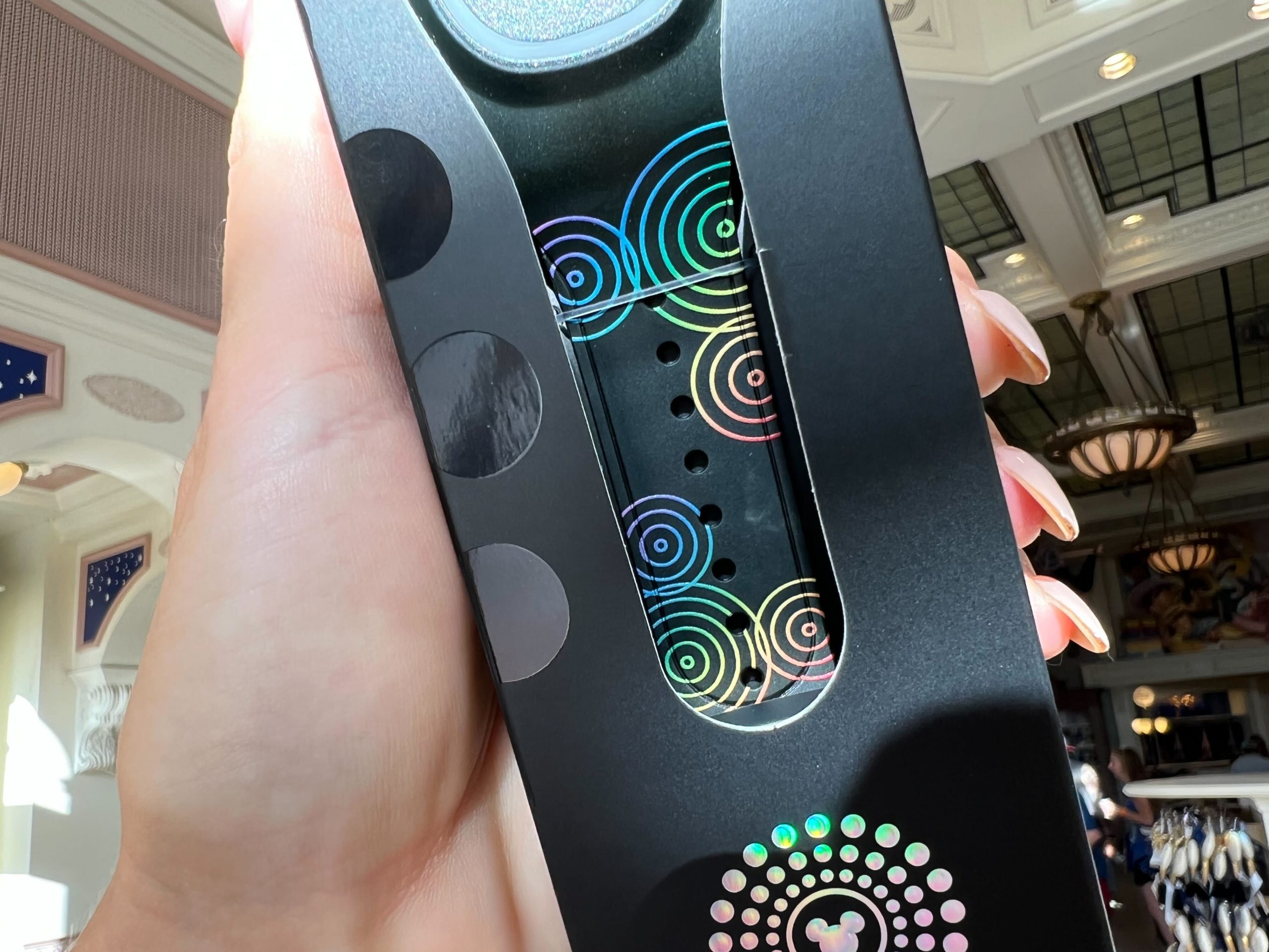 WDW MagicBand Mickey Multicolored 4 scaled