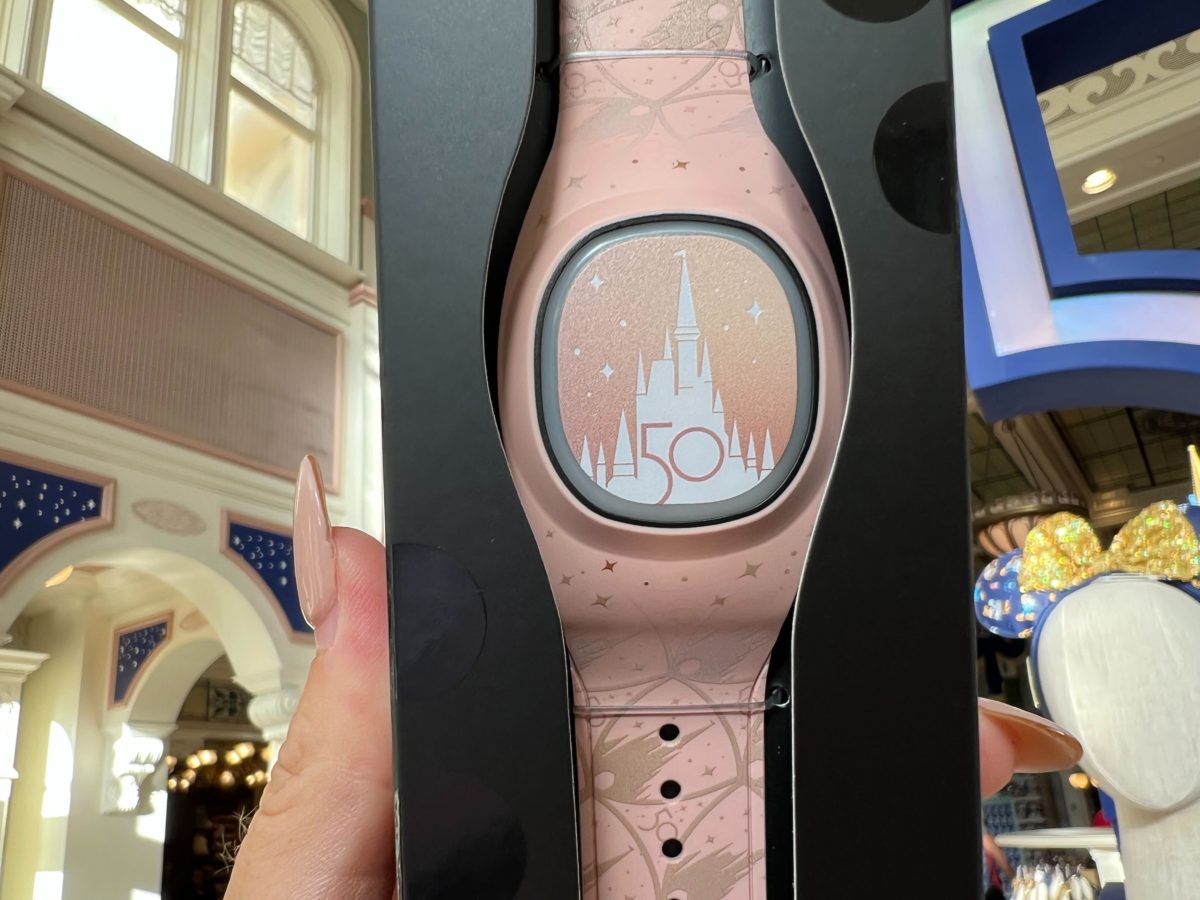 WDW MagicBand Pink 50th anniversary Cinderella Castle 8